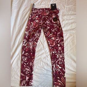 Converse “Madder Pink” pink and red pattern leggings